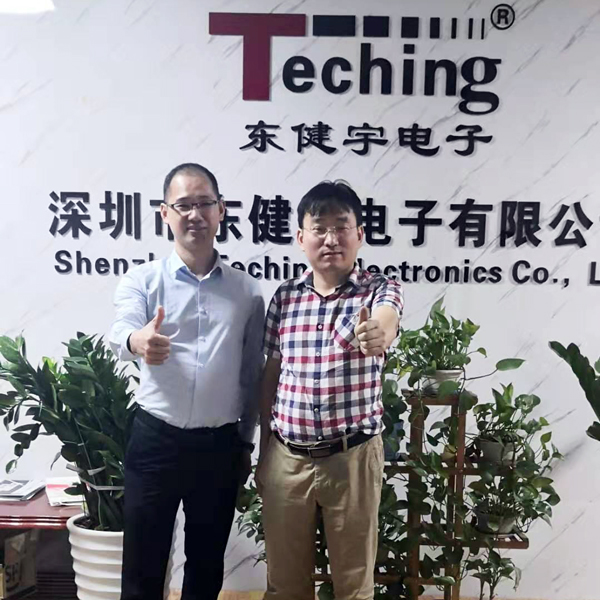 91色蝌蚪连接器与东健宇领导人合照