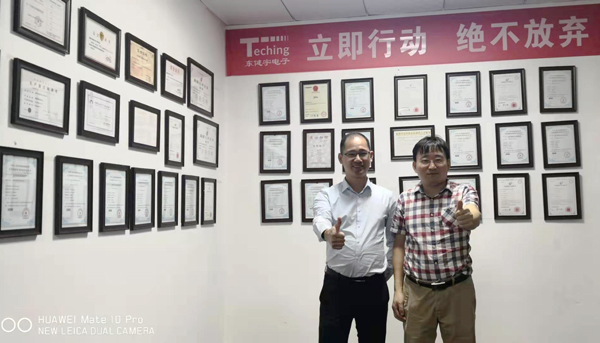 91色蝌蚪连接器与东健宇领导人邹东健合影